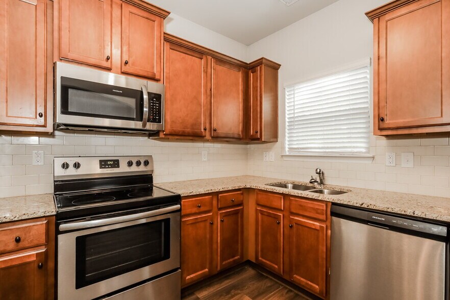 Building Photo - 125 Magnaview Dr