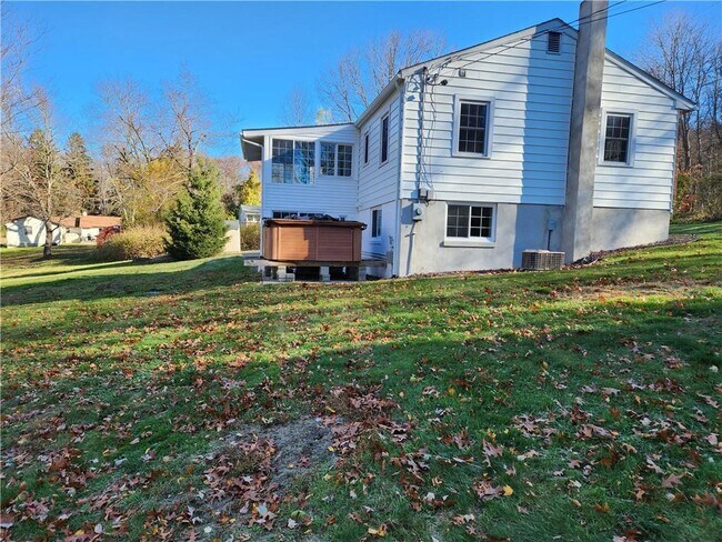 Building Photo - 19 Ridgeview Rd