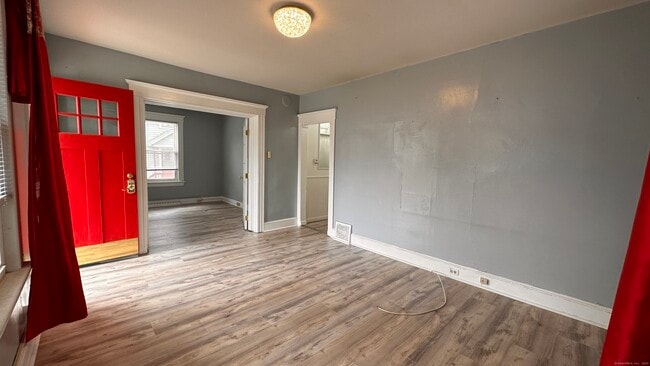 Building Photo - 40 Dewey St