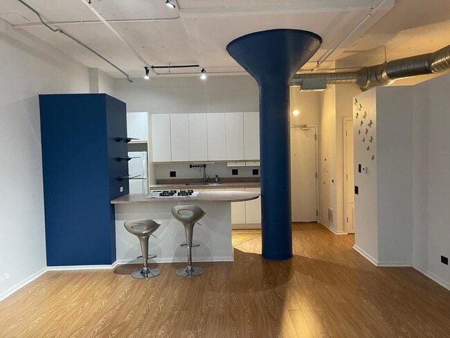 Building Photo - 130 S Canal St