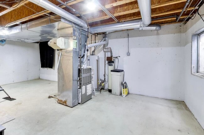 Building Photo - 325 N Water St