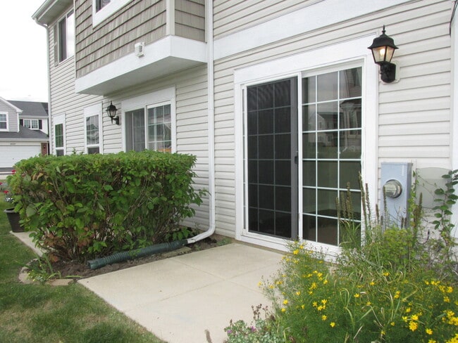 Building Photo - 32461 Rushmore Ave