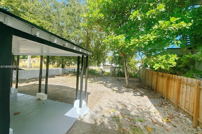 Building Photo - 445 NW 44th St