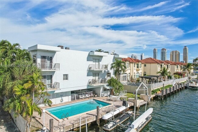 Building Photo - 3862 NE 171 St