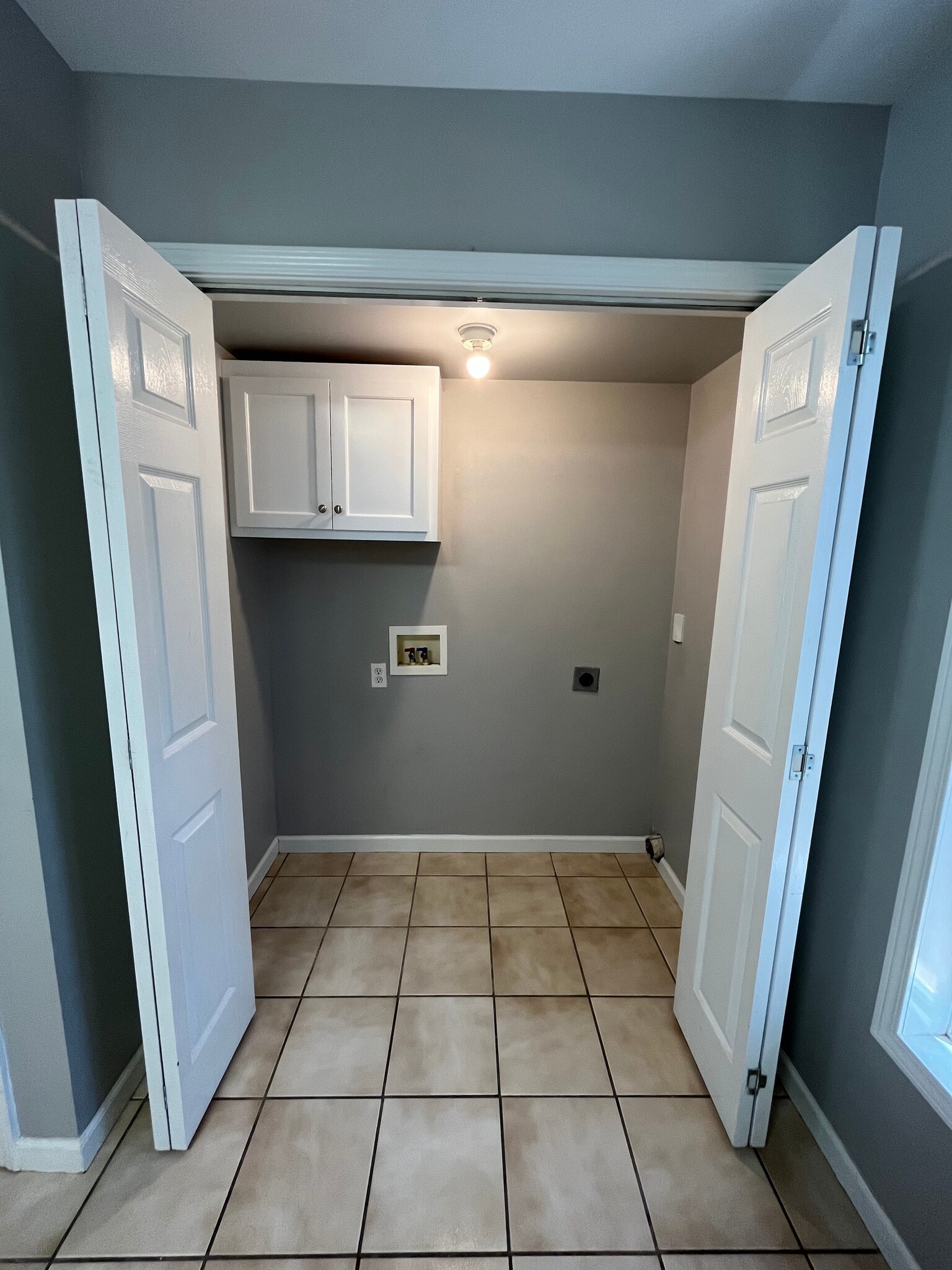 Laundry Room - 201 Springfield Cir