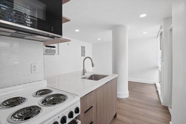 Building Photo - 524 Orton Ave