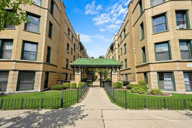 Building Photo - 2330 N Spaulding Ave
