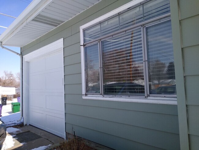 Building Photo - University Hills  Adorable 2 Bed 1 Bath Home with HUGE Fenced Yard, Central Air/Heat, Garage and ...