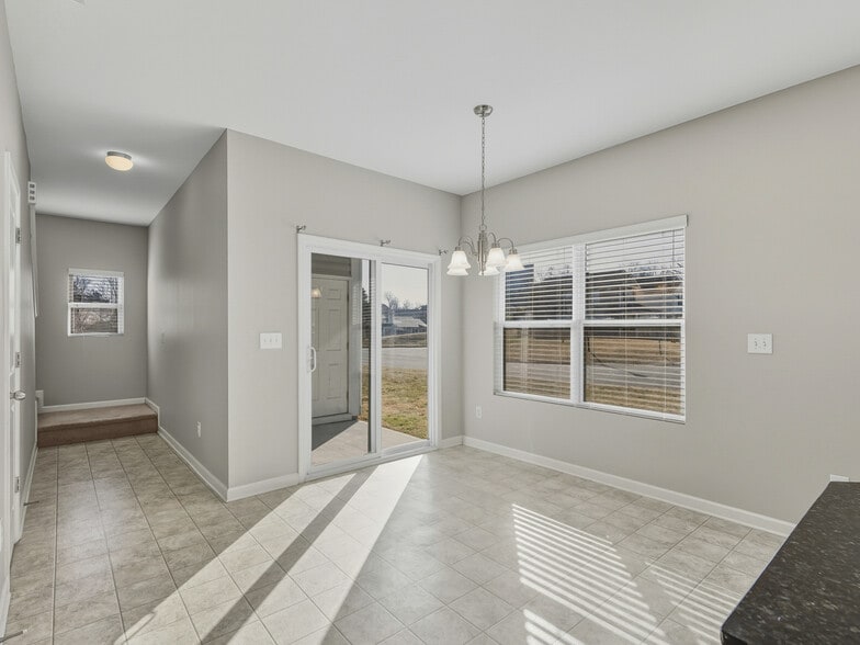 Building Photo - 608 Cahill Ln