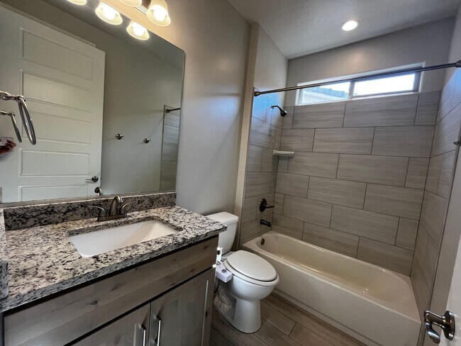 Building Photo - ADORABLE HOME IN BRIO FOR RENT!