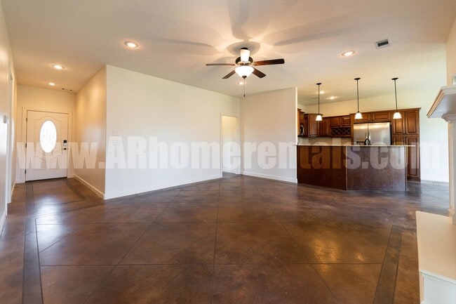 Building Photo - Great Neighborhood!