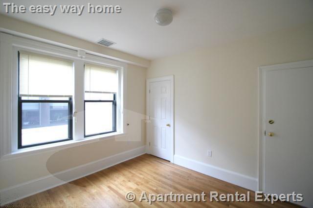 Building Photo - 881 Massachusetts Ave