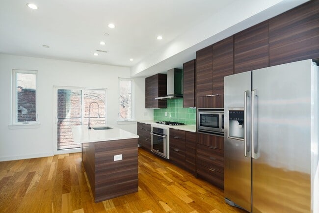 Building Photo - Stunning 4-Bedroom Townhouse with Garage and Rooftop Deck! Available late May!