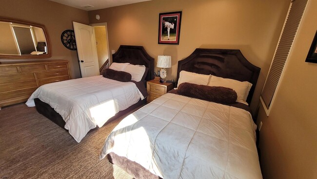 Building Photo - 104 S Avolyn Ave