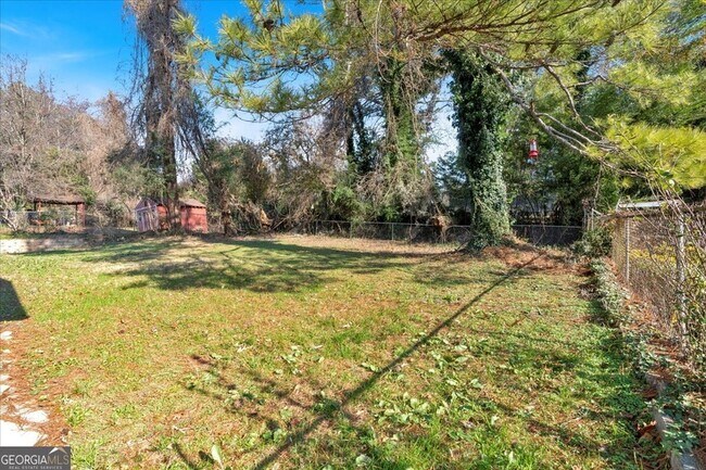 Building Photo - 2142 Cloverdale Dr SE