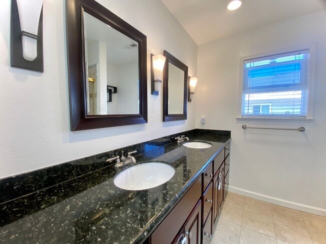 Building Photo - Spacious 4-Bedroom Irvington Home with Mod...