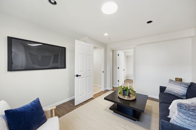 Building Photo - 3261 5 Oaks Dr