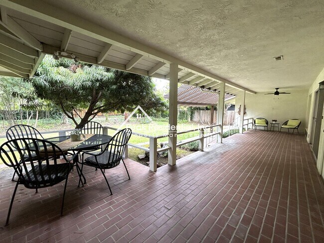 Building Photo - Charming 3 bedroom 2 bathroom House!