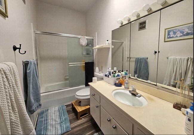 Building Photo - 1016 Drake Dr