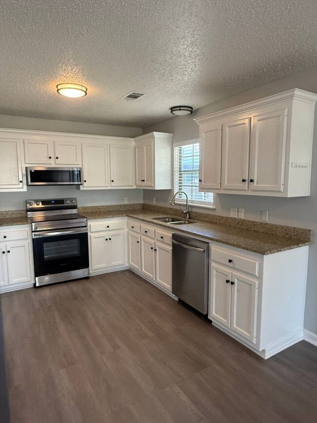 Building Photo - 16 Cypress Dr