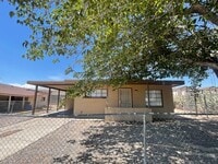 Building Photo - Cute 3-bedroom, 1-bathroom Home