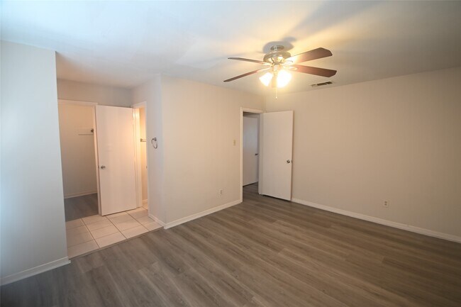 Building Photo - 8340 La Roche Ln