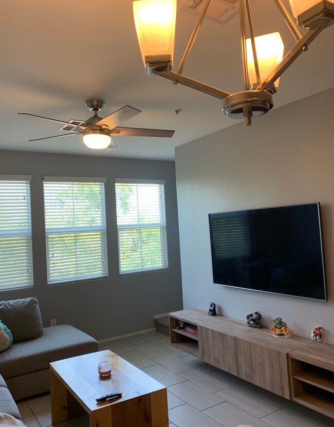 Building Photo - 2342 E Hidalgo Ave