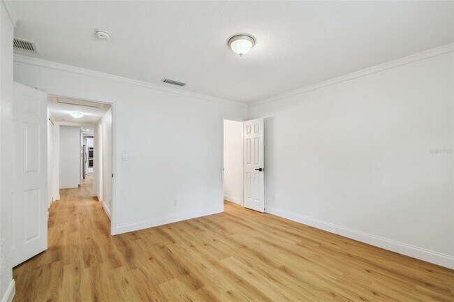 Building Photo - 4802 W Longfellow Ave