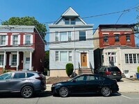 Building Photo - 11 W 31st St