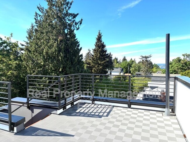 Building Photo - 2925 39th Ave SW