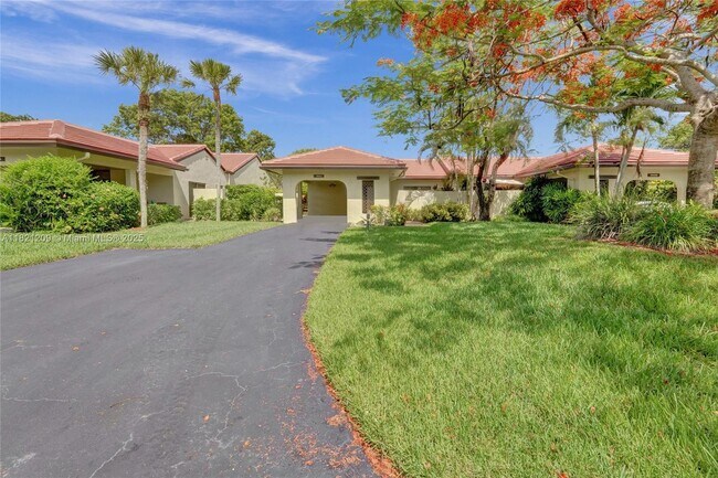Building Photo - 8511 Casa Del Lago