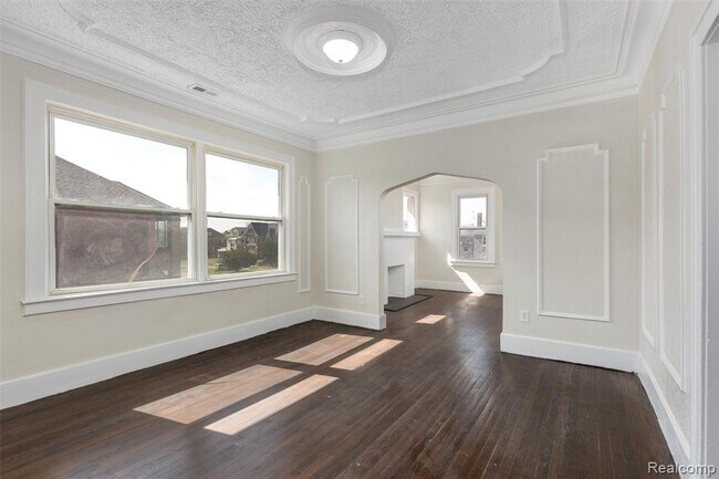 Building Photo - 3217 Elmhurst St