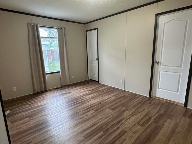 Building Photo - 48596 Leafdale Ct