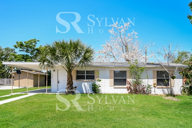 Building Photo - The living is easy in this 3 bedroom, 1 ba...