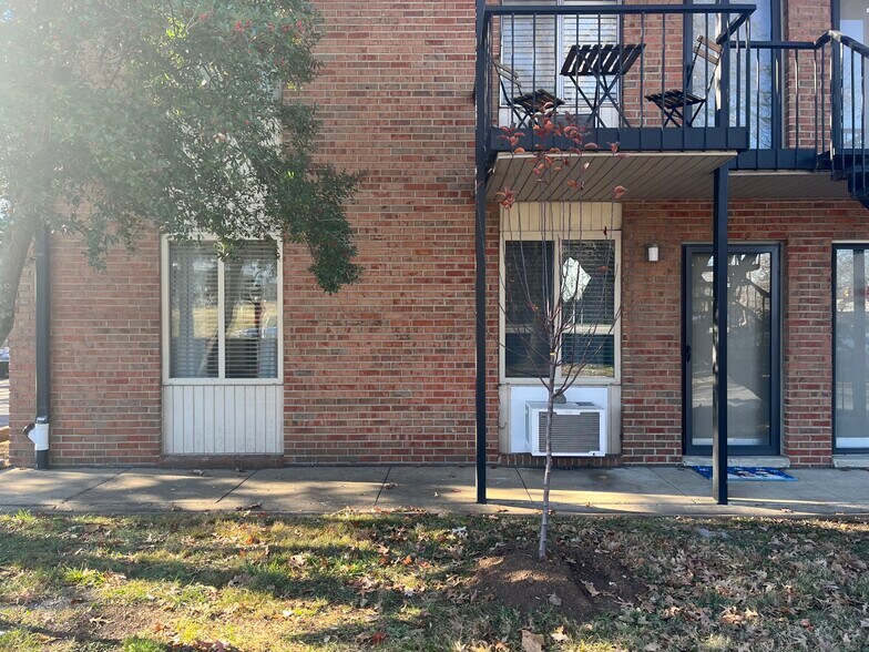Building Photo - 2601 Hillsboro Pike
