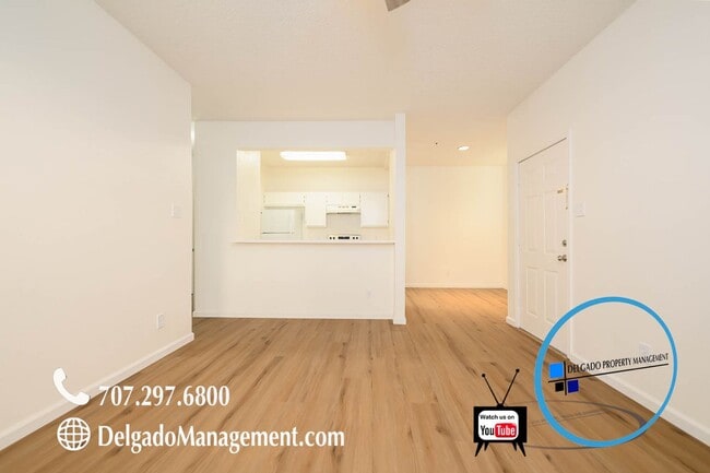 Building Photo - Glen Cove! Large one bedroom condo