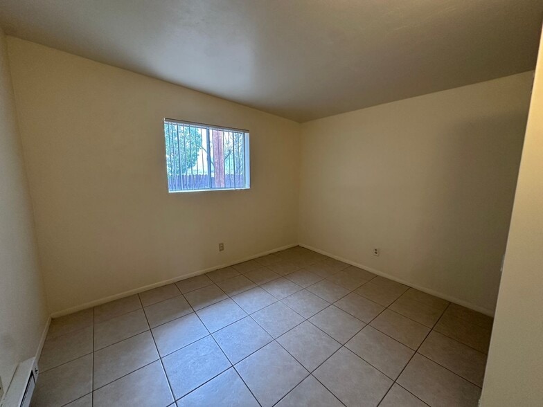 Building Photo - 2814 N Fontana Ave