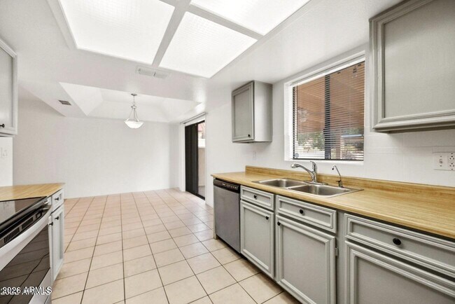 Building Photo - 2848 E Brown Rd