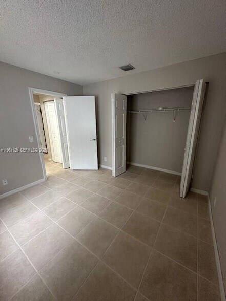 Building Photo - 1253 Majesty Terrace