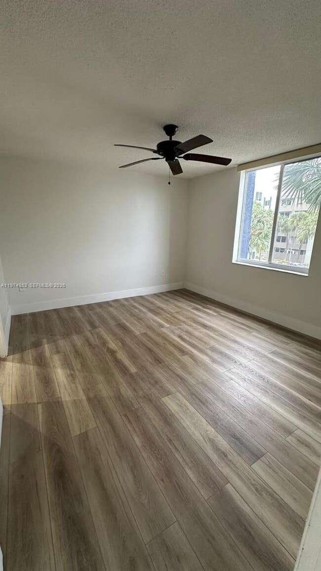 Building Photo - 10000 NW 80th Ct