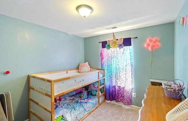 Building Photo - End Unit townhouse w/bump out in Ballenger Creek ready for you mid May!