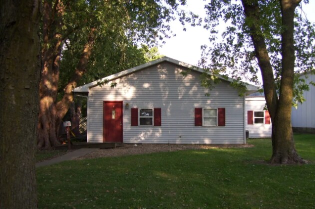 Building Photo - 1011 Park Dr