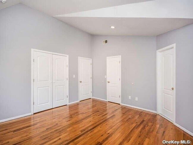 Building Photo - 62 A Linwood Rd N