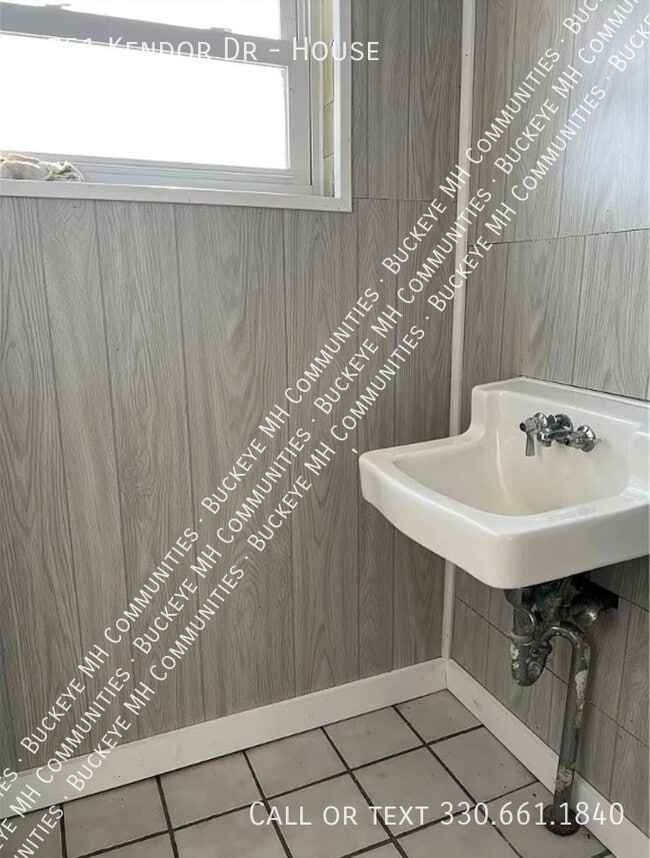 Building Photo - 4751 Kendor Dr