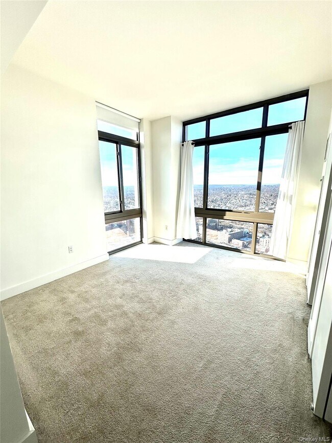 Building Photo - 175 Huguenot St