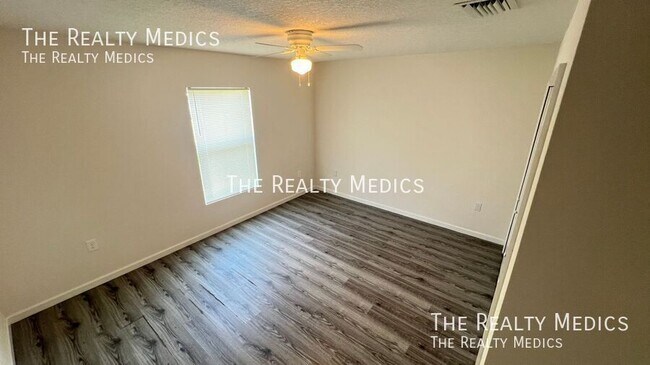 Building Photo - 1242 Halber Ave NW