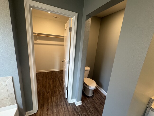 Building Photo - 44019 Covington Ridge Dr