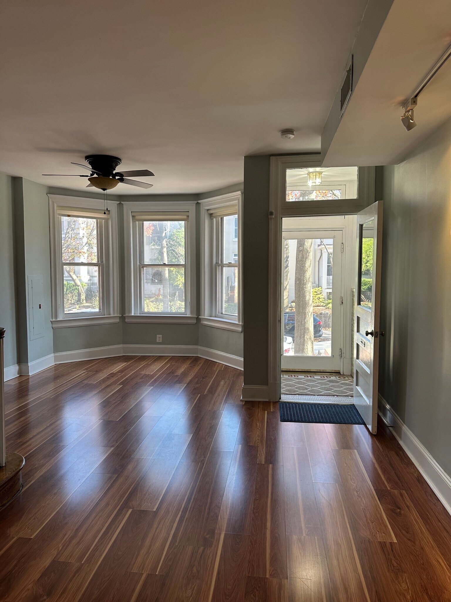 Building Photo - 120 3rd St NE