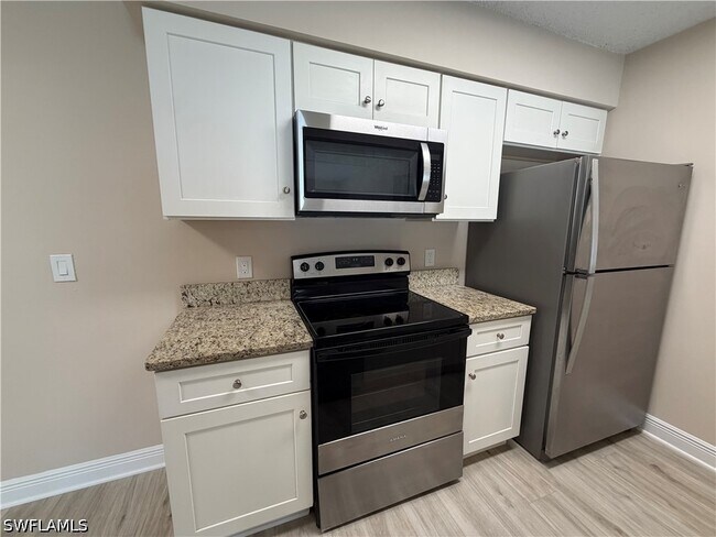 Building Photo - 5315 Summerlin Rd