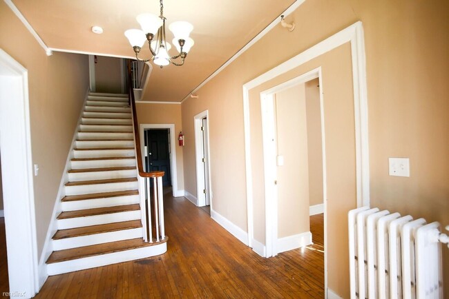Building Photo - 619 Cabell Ave